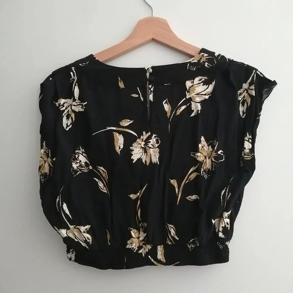 Free People Smocked Crop Blouse Plunging  V-Neck Black with Tan, Cream Floral XS - Picture 4 of 15